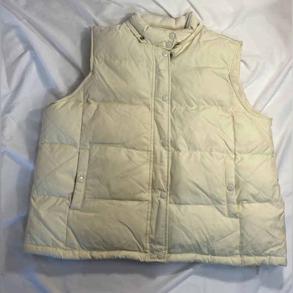GAP Ivory Down Vest with removable faux fur hood XL no tags but never wore - Picture 2 of 12